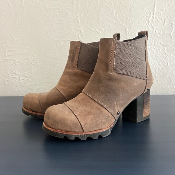 Sorel Addington Chelsea Boots - Winter Heeled Bootie - Picture 1 of 6